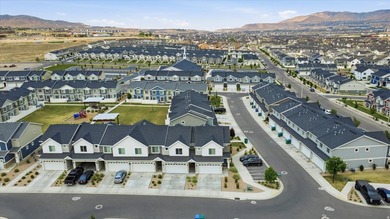 Don't miss this beautiful 3-bedroom, 2.5-bathroom townhome - photo 33