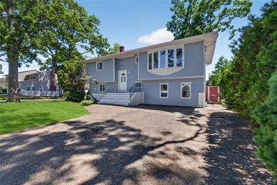 Welcome to this spacious renovated 5-bedroom, 2& half-bathroom - photo 2