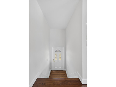 Welcome to this spacious renovated 5-bedroom, 2& half-bathroom - photo 4