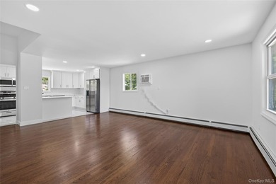 Welcome to this spacious renovated 5-bedroom, 2& half-bathroom - photo 6
