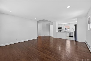 Welcome to this spacious renovated 5-bedroom, 2& half-bathroom - photo 7