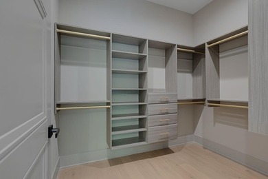 PRIVACY. CRAFTSMANSHIP. LIFESTYLE. NEW CUSTOM HOME PERFECTLY - photo 31
