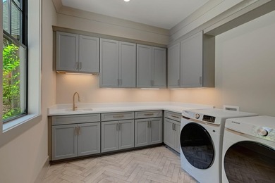 PRIVACY. CRAFTSMANSHIP. LIFESTYLE. NEW CUSTOM HOME PERFECTLY - photo 38