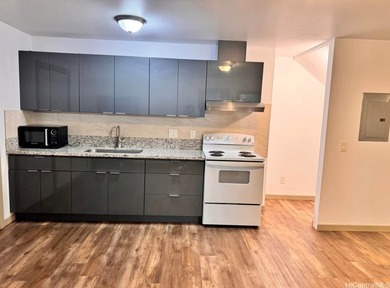 Rare opportunity to own two newer homes on a spacious lot, ideal - photo 6