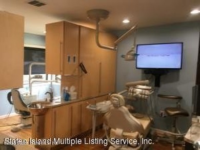 2 bed, 1.5 baths Cape currently being used as a Dentist's Office - photo 12