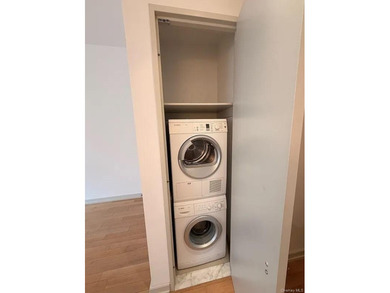 Welcome to Luxury Condo (not a co-op) 1D at 21-45 44th Drive - a - photo 5