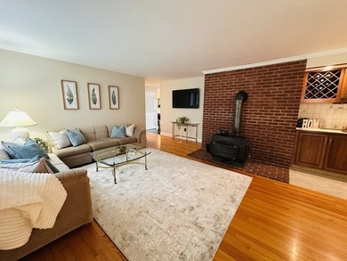 Welcome home to this stunning custom Ranch, featuring a barn - photo 17