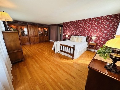 Welcome home to this stunning custom Ranch, featuring a barn - photo 21