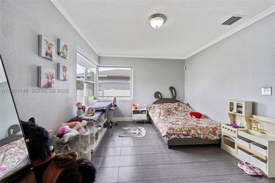 Welcome to your Hollywood Estate home! This beautiful 4 bedroom - photo 22