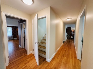 Welcome home to this stunning custom Ranch, featuring a barn - photo 26