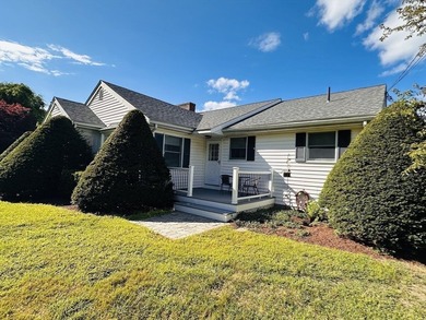 Welcome home to this stunning custom Ranch, featuring a barn - photo 32