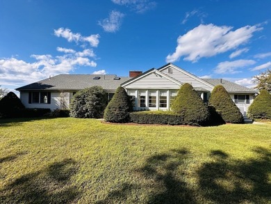 Welcome home to this stunning custom Ranch, featuring a barn - photo 33