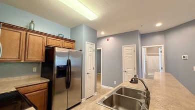 Vacant and completely move-in ready, this exceptional top-floor - photo 6