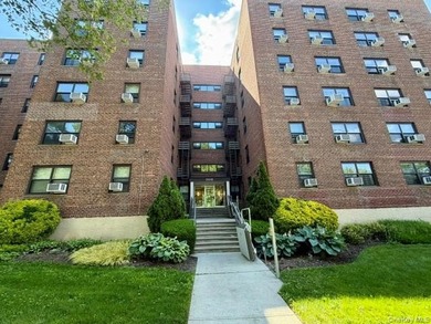Welcome to Windsor Park Co-op, where resort-style living meets - photo 2