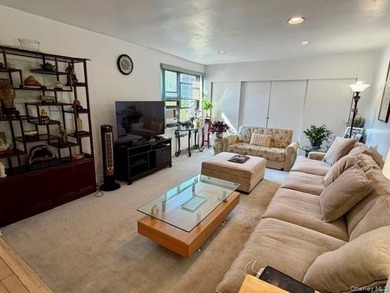 Welcome to Windsor Park Co-op, where resort-style living meets - photo 4