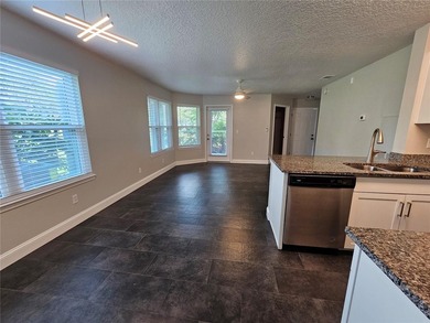 Enjoy easy access with First-Floor convenience in Regency Park - photo 5