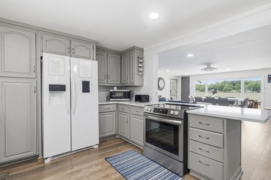 Welcome to your private lakefront retreat, perfectly positioned - photo 13
