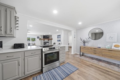 Welcome to your private lakefront retreat, perfectly positioned - photo 15
