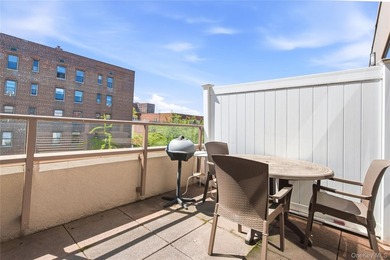 Penthouse living done right at Novo 64 in Forest Hills. This - photo 17