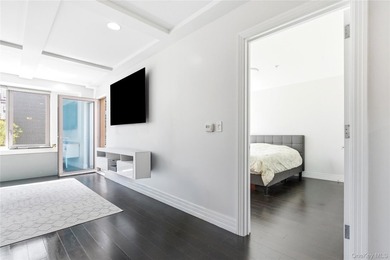 Penthouse living done right at Novo 64 in Forest Hills. This - photo 18