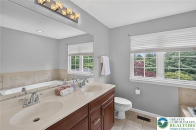 Beautifully maintained 4-Bedroom home on close to a half acre - photo 31