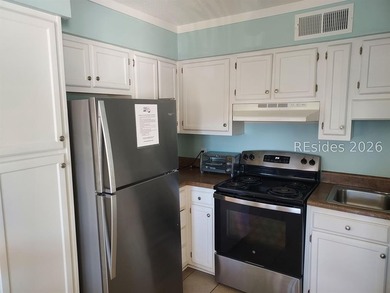 Beautifully updated, fully furnished 2-bedroom, 2-bath end-unit - photo 4