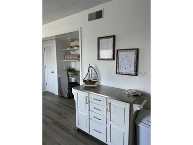 Beautifully updated, fully furnished 2-bedroom, 2-bath end-unit - photo 8