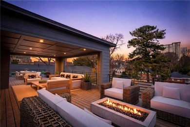 (private lake, pond, coastal) Townhome/Townhouse Active Under Contract in Atlanta Georgia