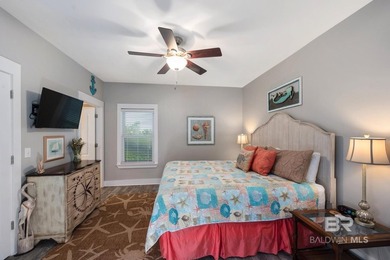 Fully Furnished - Three bedroom / two bath cottage in the - photo 14