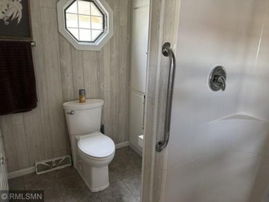 Very nice family home with 3 bedrooms and 2 baths. Additional - photo 15