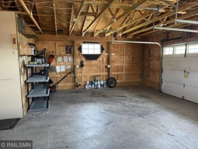 Very nice family home with 3 bedrooms and 2 baths. Additional - photo 21