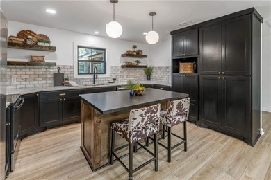 PASTURES, PONDS & PRIVACY: Located between Dallas, Houston &