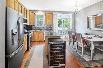 Exceptional Essex style home. Original owner; impeccably - photo 1
