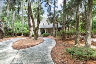 Welcome to 3 Wood Duck Court, a gracious island residence tucked - photo 4