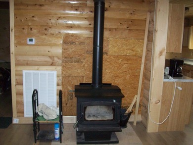 1.28-Ac. Lot, (Log Siding) House, 3-Bedrooms, 2 1/2 Bath, Living - photo 4