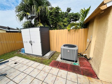 Welcome to this beautiful townhouse with 3 bedrooms and 2 - photo 26