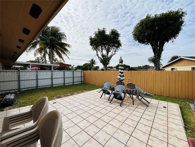 Welcome to this beautiful townhouse with 3 bedrooms and 2 - photo 27