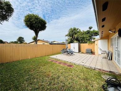 Welcome to this beautiful townhouse with 3 bedrooms and 2 - photo 28