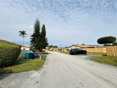Welcome to this beautiful townhouse with 3 bedrooms and 2 - photo 36