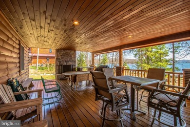 Stunning lakefront log home offering the perfect blend of rustic - photo 8