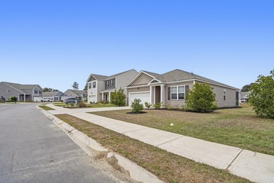 Welcome to easy, low-maintenance living in this beautifully - photo 2