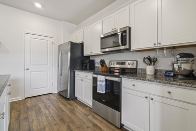 Welcome to easy, low-maintenance living in this beautifully - photo 9