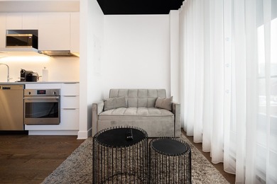Stunning 1-bedroom, 1-bathroom condo located in the prestigious - photo 5