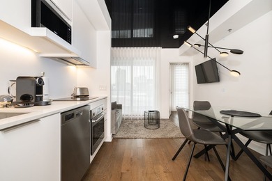 Stunning 1-bedroom, 1-bathroom condo located in the prestigious - photo 6