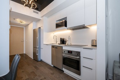 Stunning 1-bedroom, 1-bathroom condo located in the prestigious - photo 7