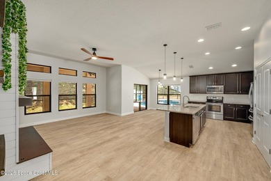 Beautiful 2017 concrete block home with attractive stucco and - photo 16
