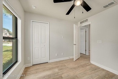 Beautiful 2017 concrete block home with attractive stucco and - photo 27