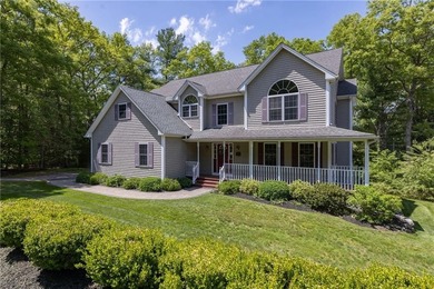 Tucked into the heart of Usquepaugh Hills, this West Kingston - photo 1