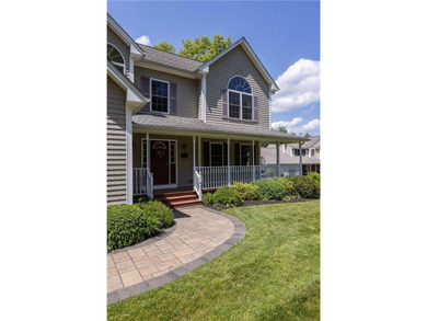 Tucked into the heart of Usquepaugh Hills, this West Kingston - photo 2