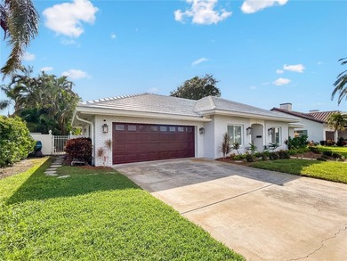 Welcome to Bayway Isles, one of St. Petersburg's most exclusive - photo 2